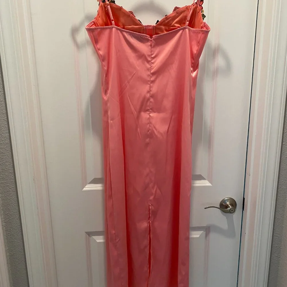 Vici satin dress - Picture 2 of 3